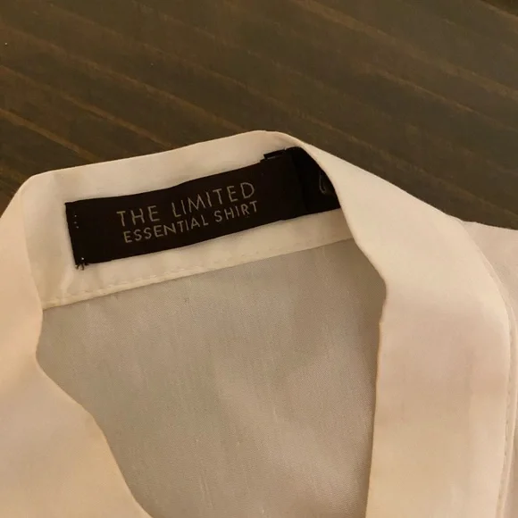 The Limited. White Ruffle Front Detail Sleeveless Blouse. Size XS. - Picture 2 of 5